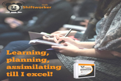 People taking notes during a meeting or lecture – Shiftworker supplements supporting focus, learning and productivity